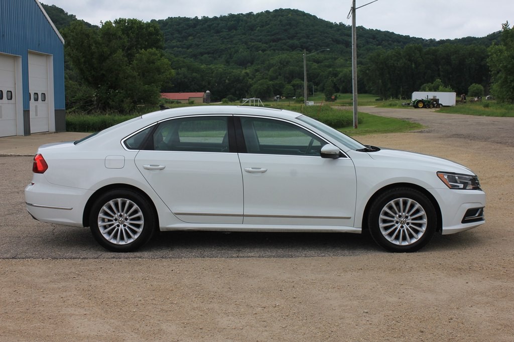 2016 Volkswagen Passat Image 5