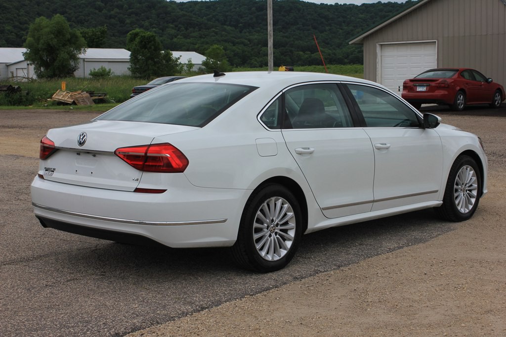 2016 Volkswagen Passat Image 6