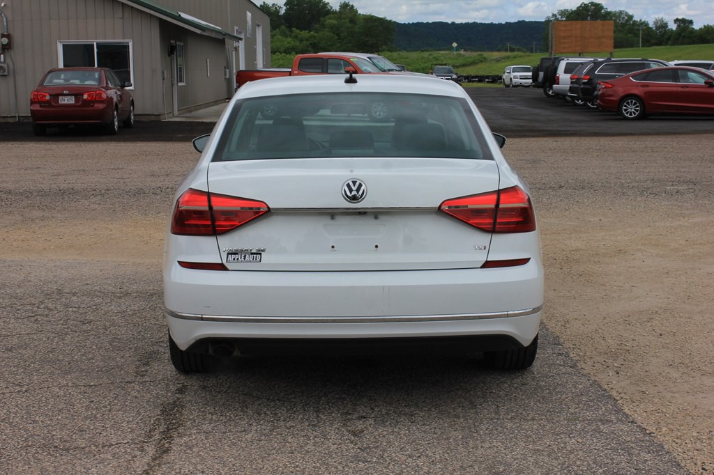 2016 Volkswagen Passat Image 7