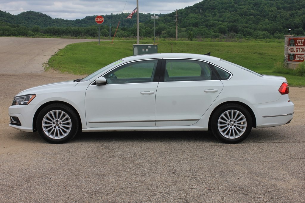 2016 Volkswagen Passat Image 9