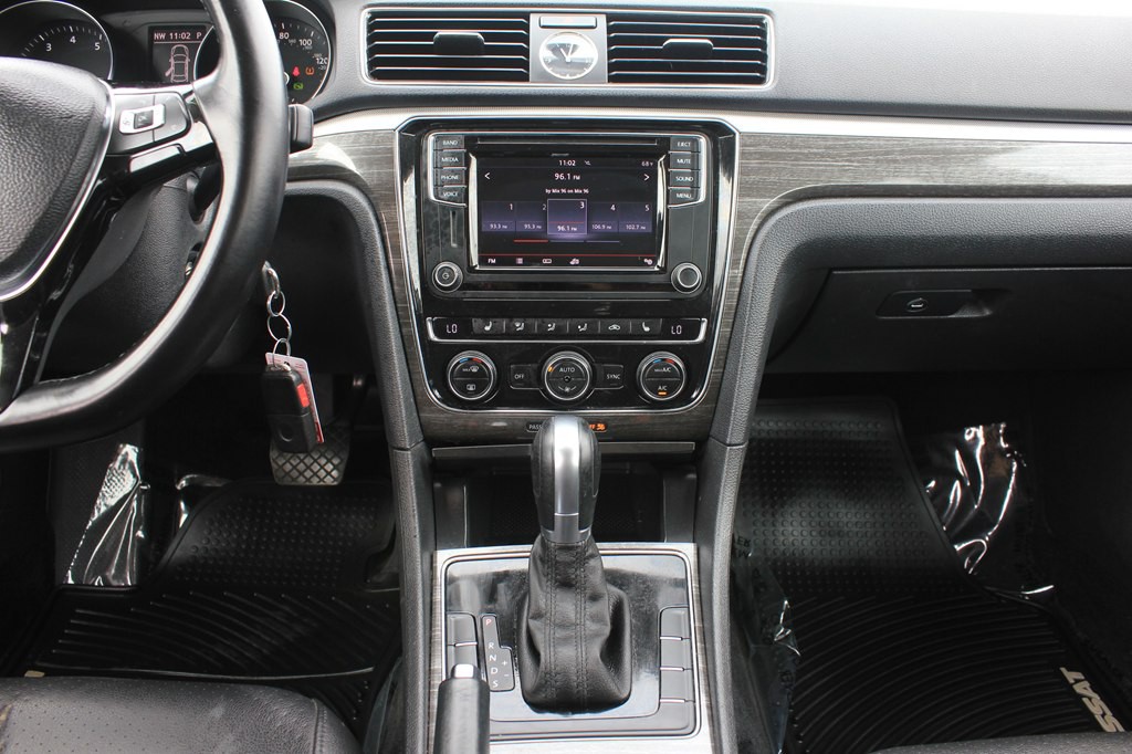 2016 Volkswagen Passat Image 12