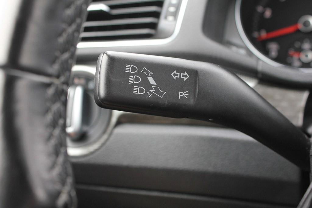 2016 Volkswagen Passat Image 14