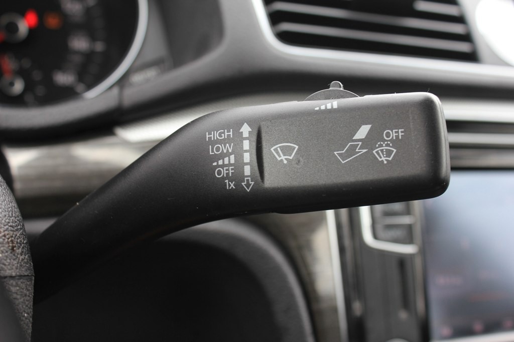2016 Volkswagen Passat Image 16