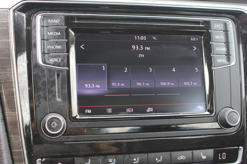 2016 Volkswagen Passat Image 17
