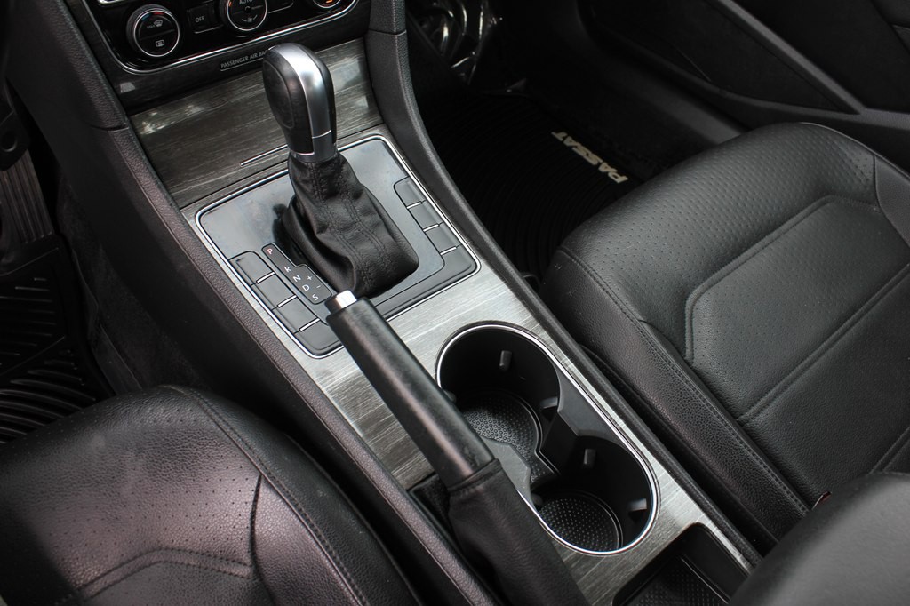 2016 Volkswagen Passat Image 19