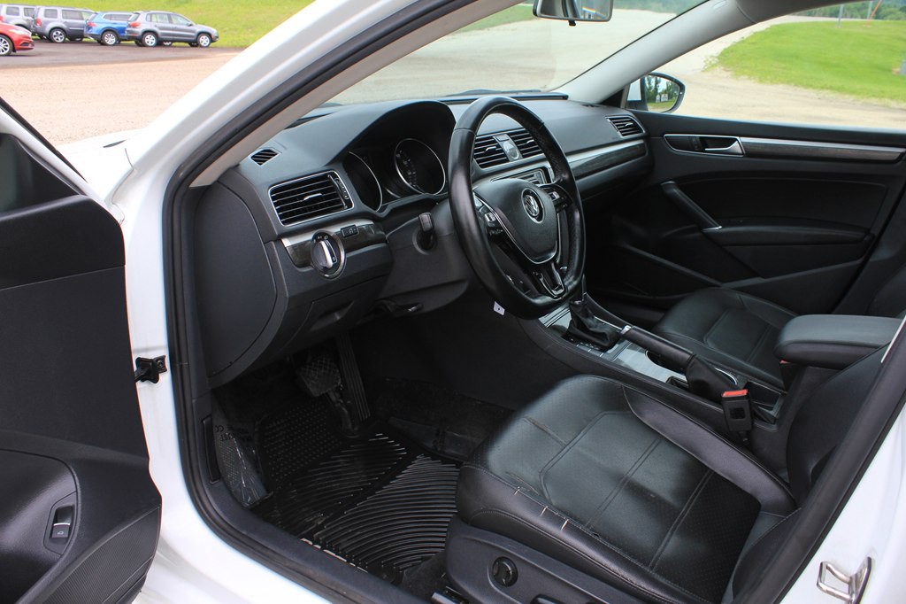 2016 Volkswagen Passat Image 23