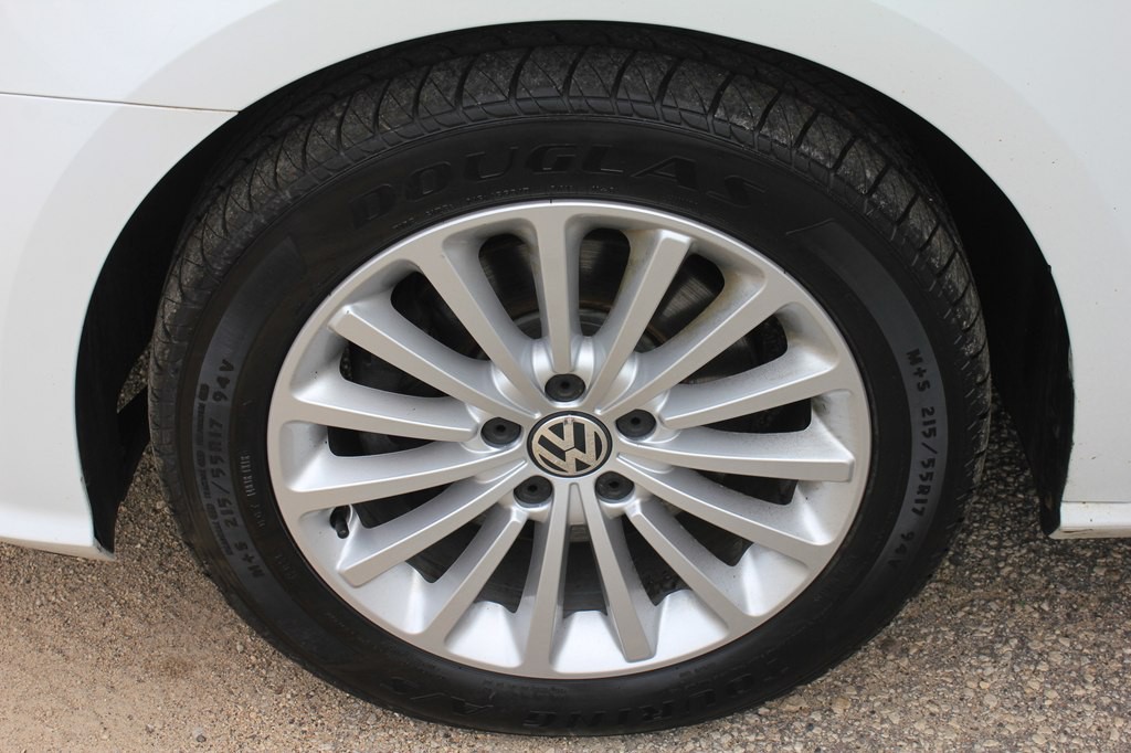 2016 Volkswagen Passat Image 46