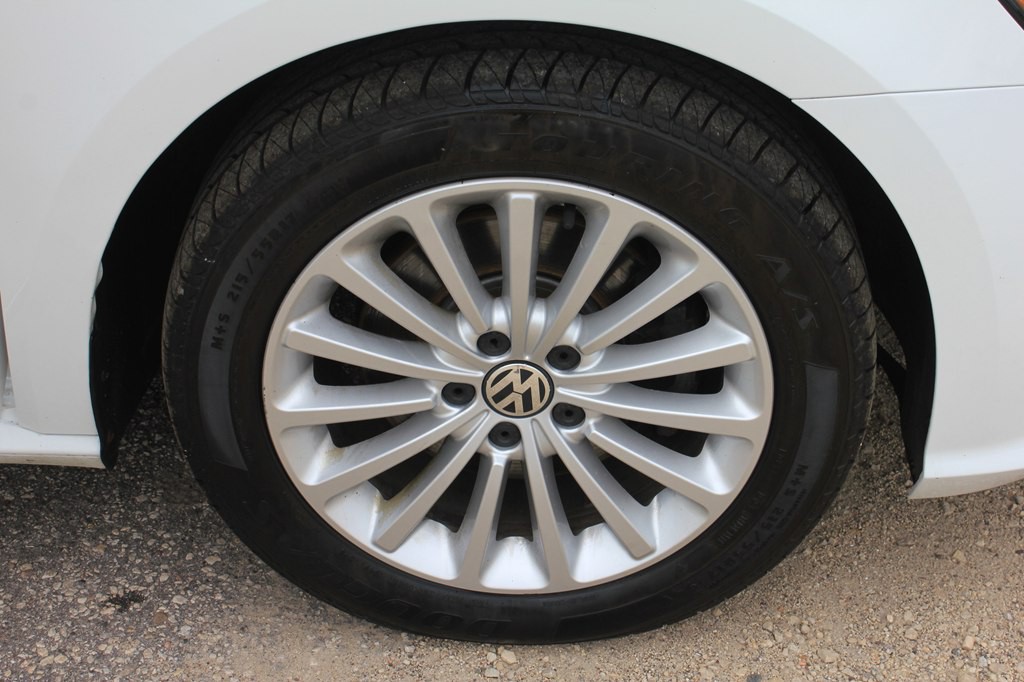 2016 Volkswagen Passat Image 47