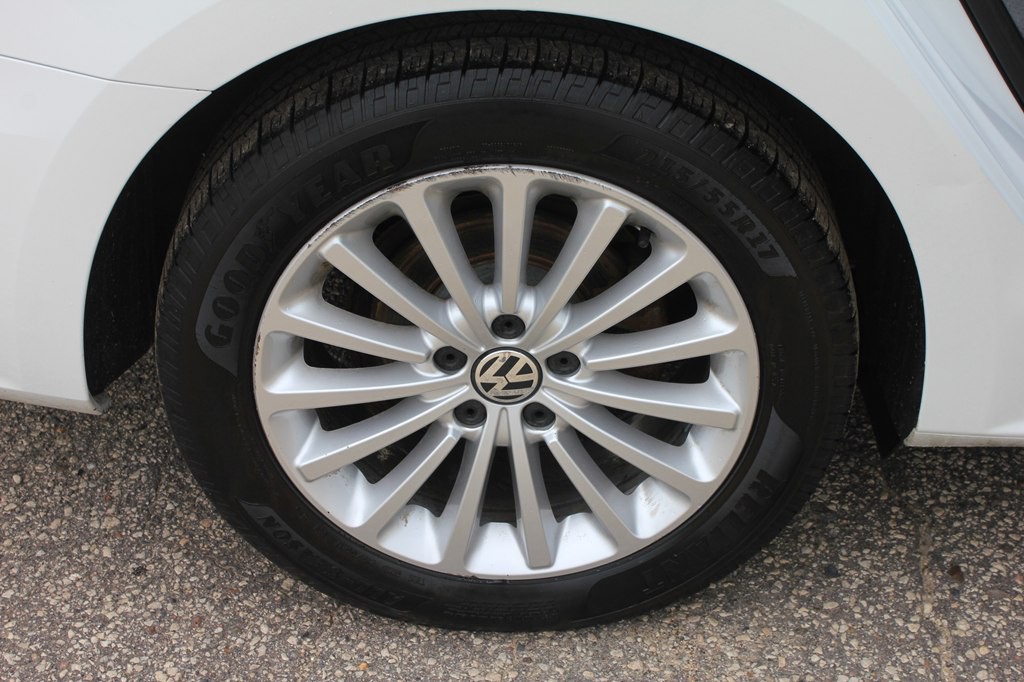 2016 Volkswagen Passat Image 48