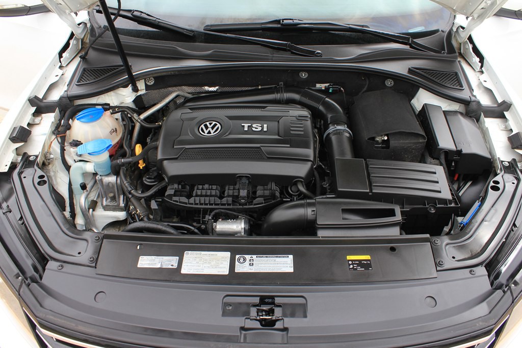 2016 Volkswagen Passat Image 50