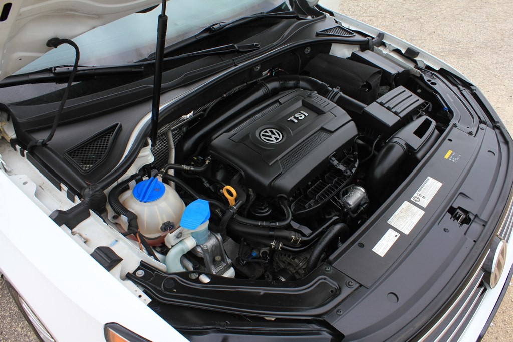 2016 Volkswagen Passat Image 52