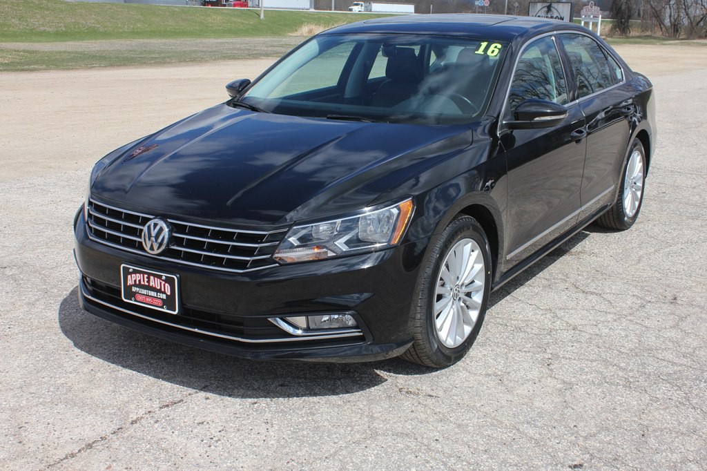 2016 Volkswagen Passat Image 2