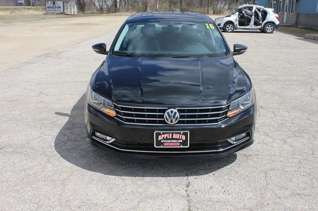 2016 Volkswagen Passat Image 3
