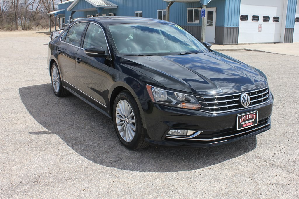 2016 Volkswagen Passat Image 4