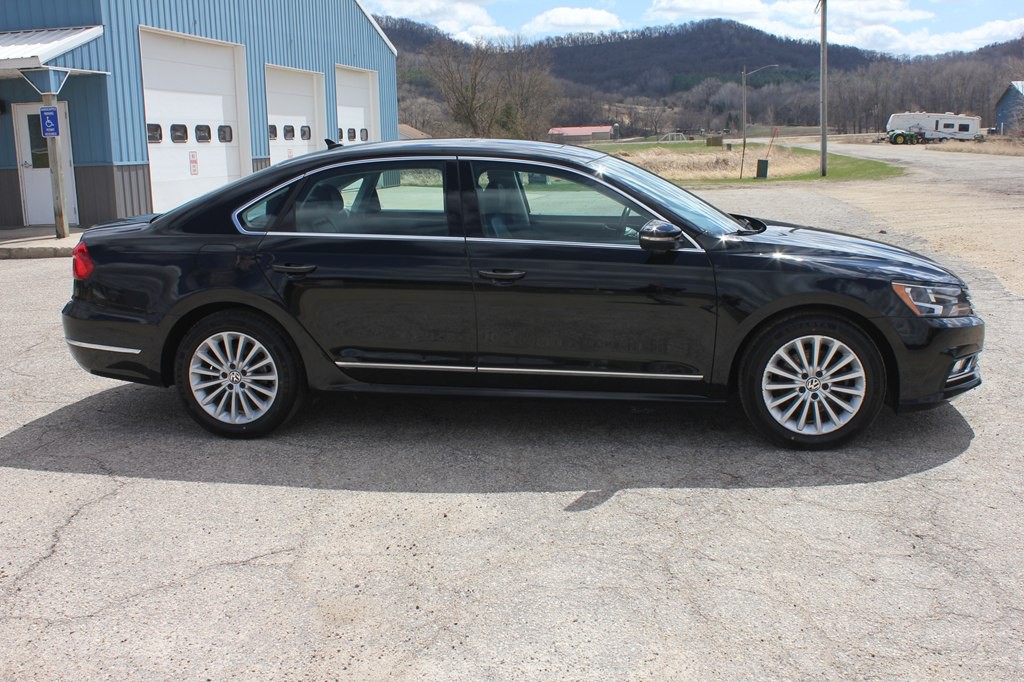 2016 Volkswagen Passat Image 5