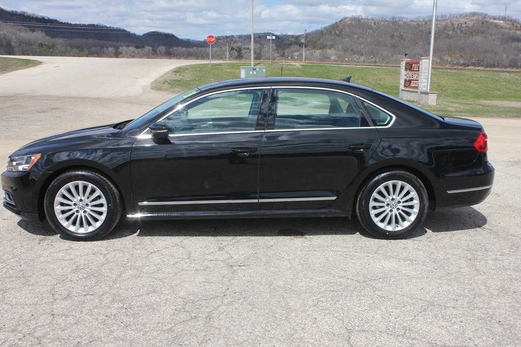 2016 Volkswagen Passat Image 9