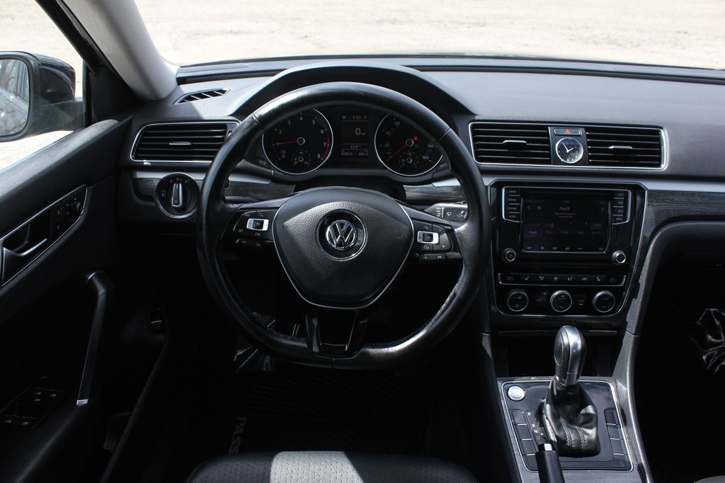 2016 Volkswagen Passat Image 10
