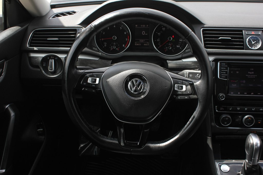 2016 Volkswagen Passat Image 11