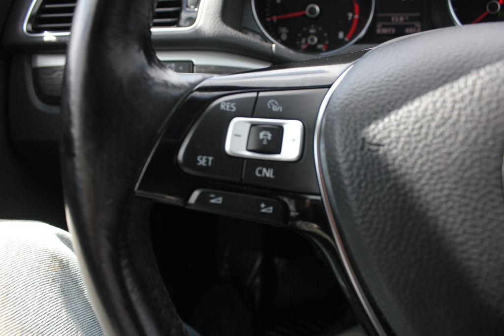 2016 Volkswagen Passat Image 13