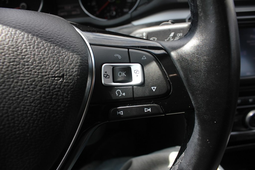 2016 Volkswagen Passat Image 14