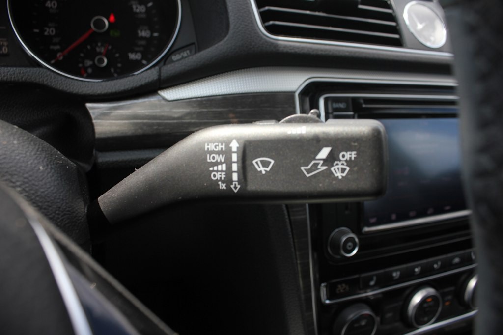 2016 Volkswagen Passat Image 16
