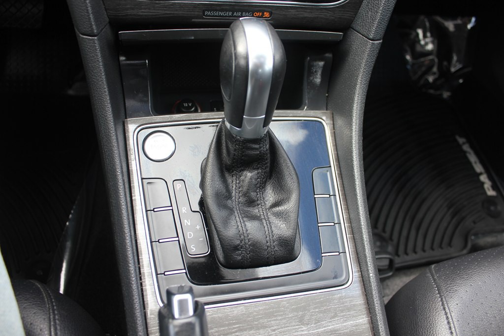 2016 Volkswagen Passat Image 21