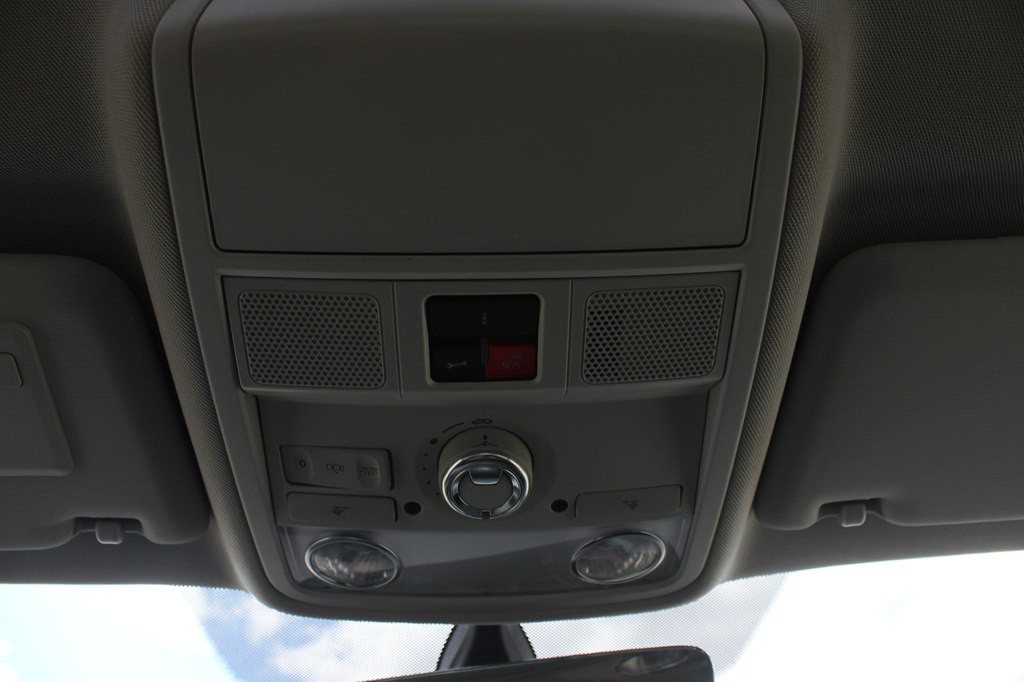 2016 Volkswagen Passat Image 25