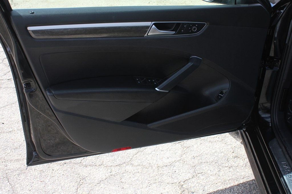 2016 Volkswagen Passat Image 29