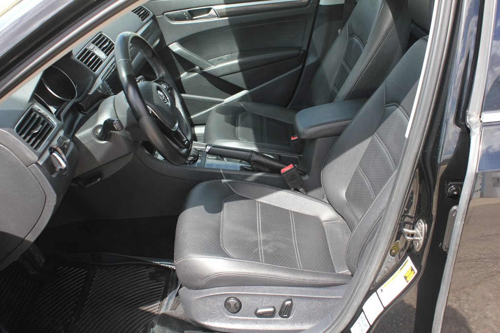 2016 Volkswagen Passat Image 31