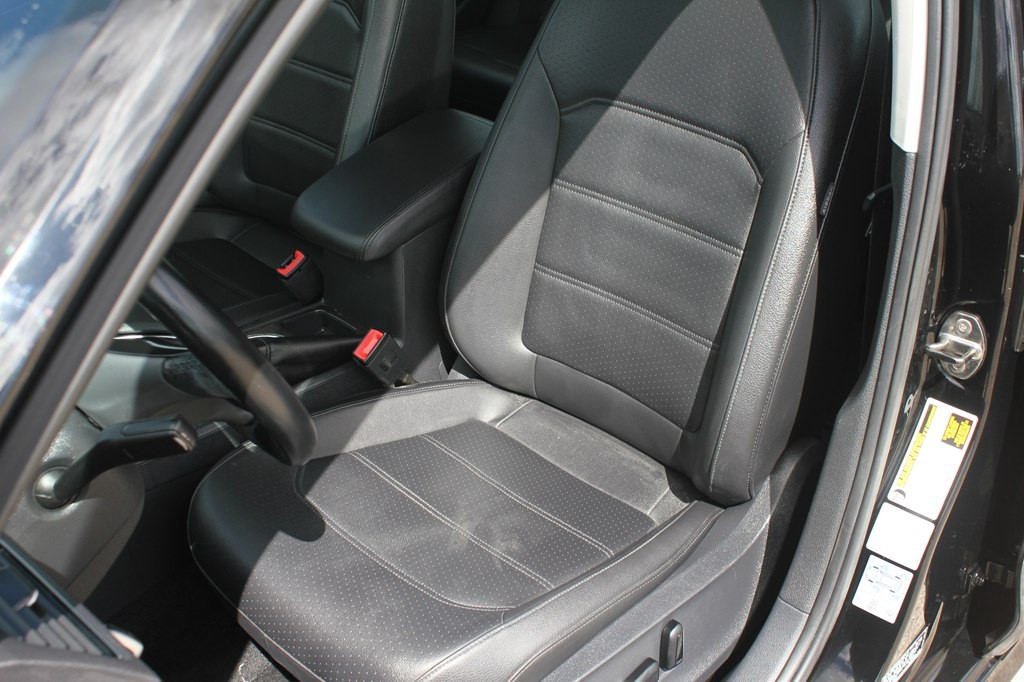 2016 Volkswagen Passat Image 32