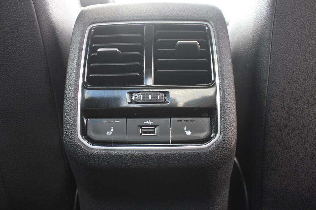 2016 Volkswagen Passat Image 39