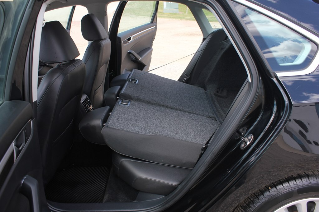 2016 Volkswagen Passat Image 42