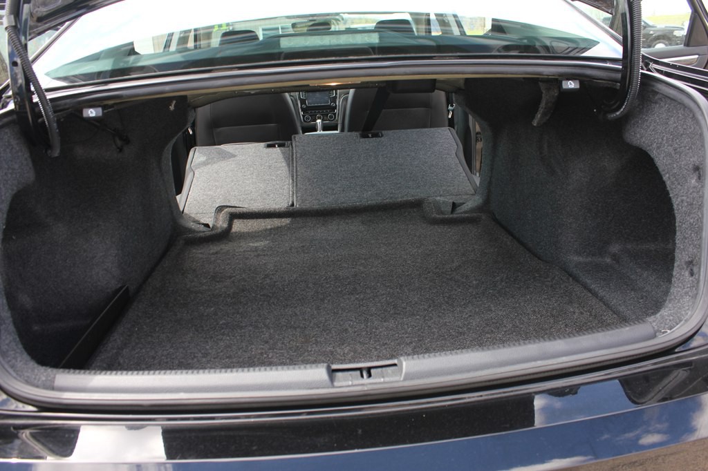 2016 Volkswagen Passat Image 43