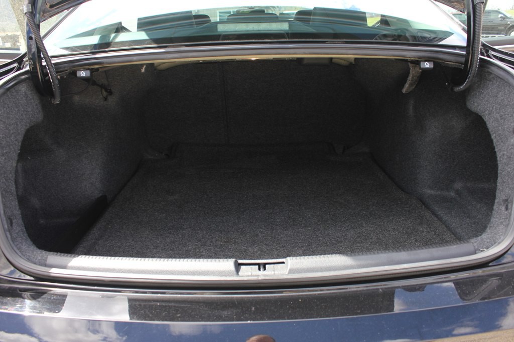 2016 Volkswagen Passat Image 44