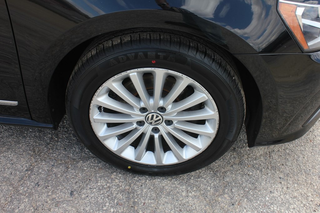 2016 Volkswagen Passat Image 54