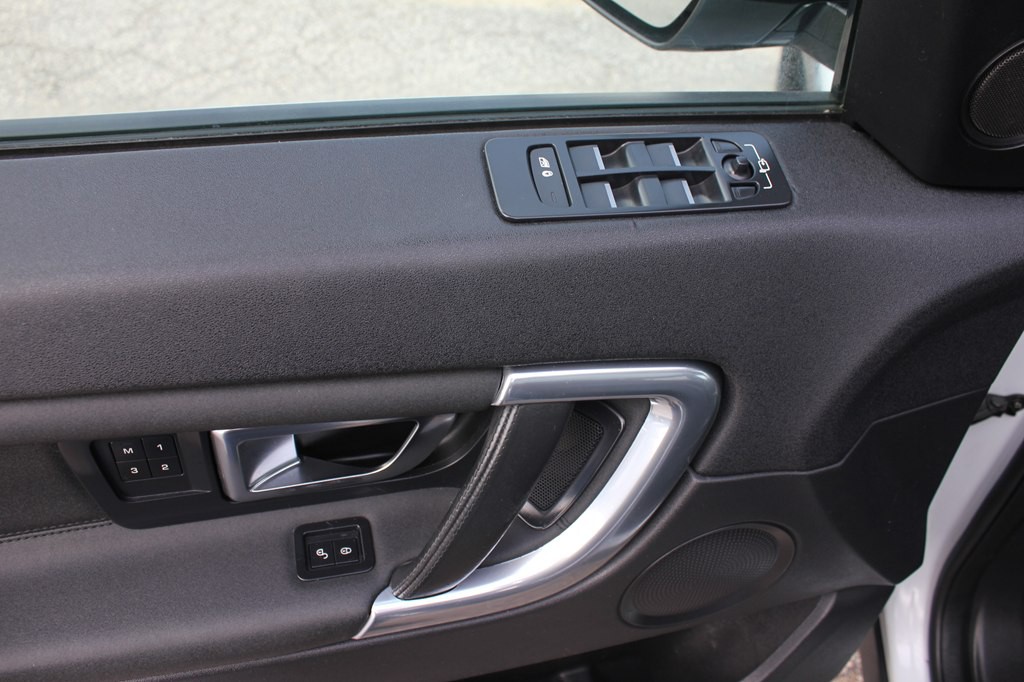 2016 Land Rover Discovery Sport Image 29