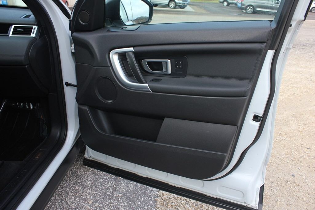 2016 Land Rover Discovery Sport Image 32