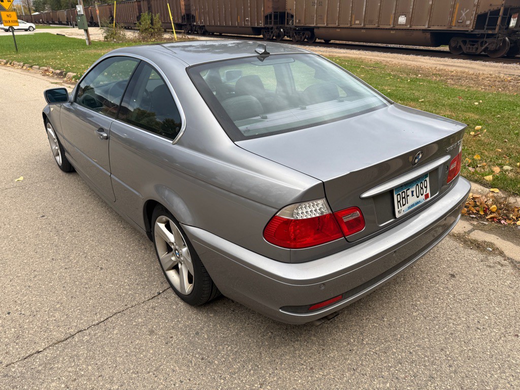 2005 BMW 3 Series Image 8