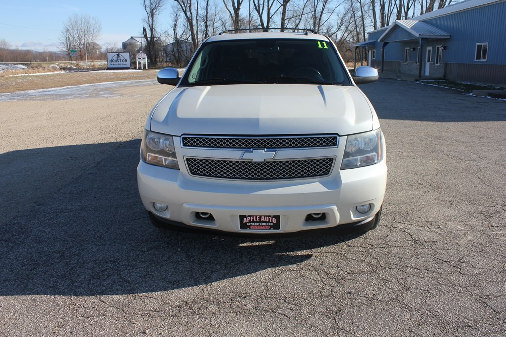 2011 Chevrolet Suburban Image 3