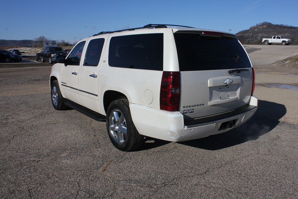 2011 Chevrolet Suburban Image 8