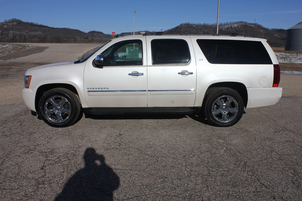 2011 Chevrolet Suburban Image 9