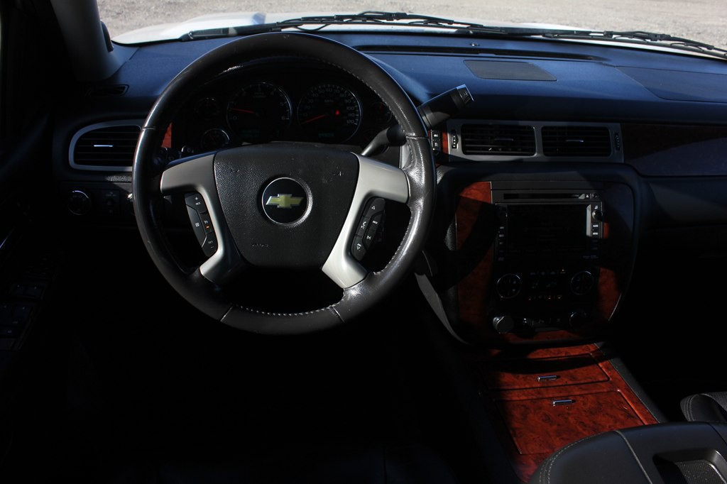 2011 Chevrolet Suburban Image 10