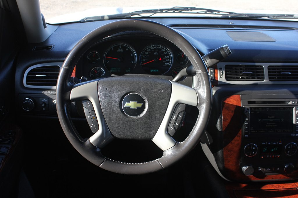 2011 Chevrolet Suburban Image 11