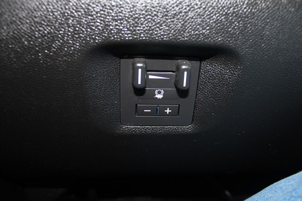 2011 Chevrolet Suburban Image 18