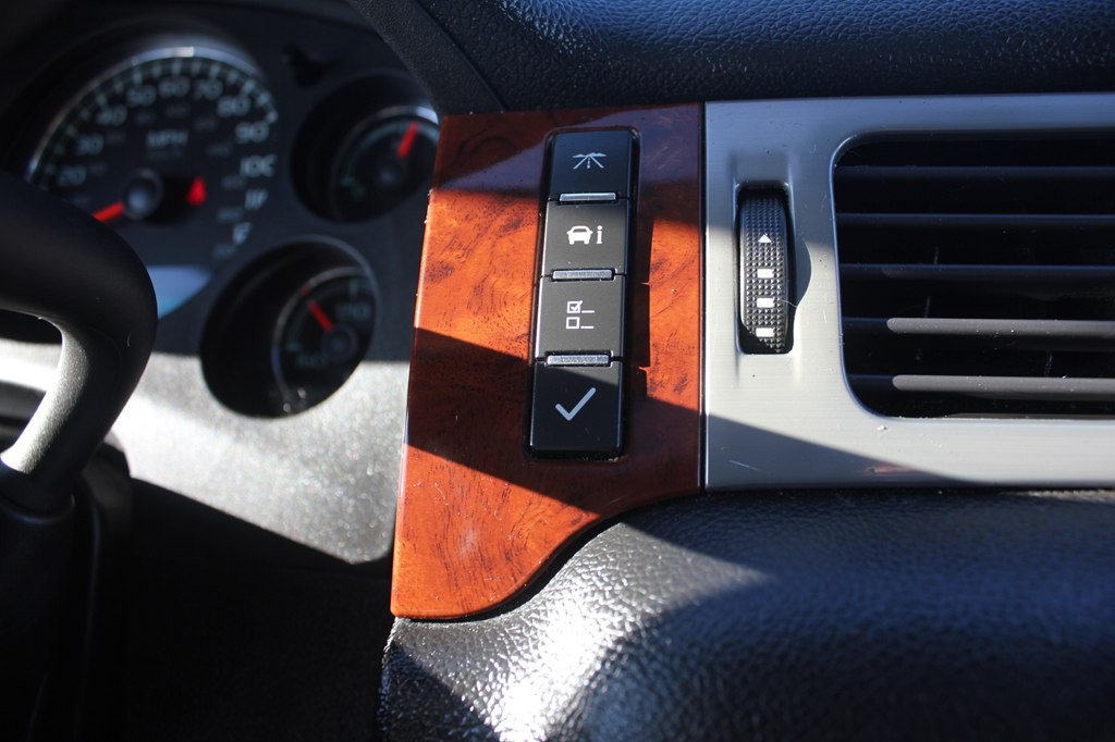 2011 Chevrolet Suburban Image 19