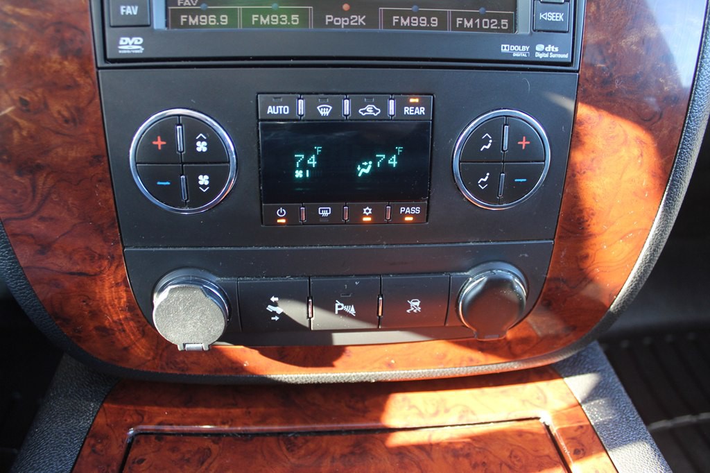 2011 Chevrolet Suburban Image 21