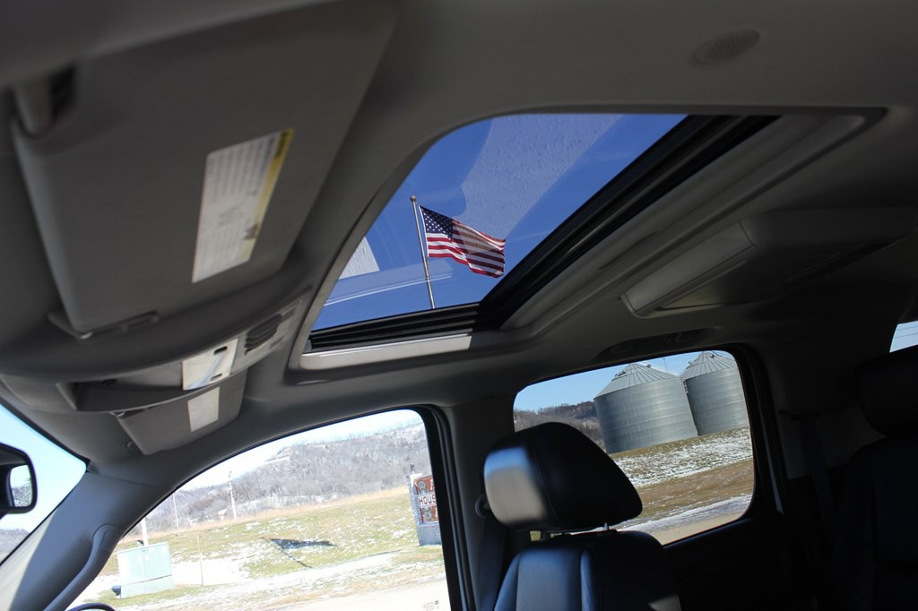 2011 Chevrolet Suburban Image 29