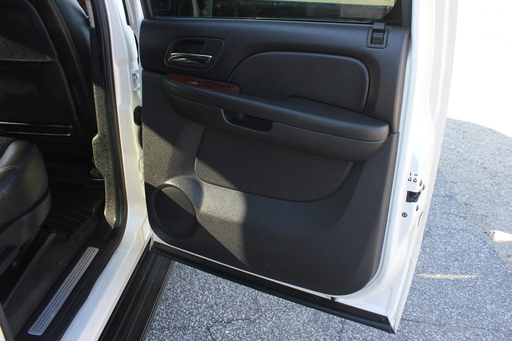 2011 Chevrolet Suburban Image 38