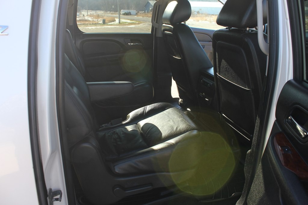 2011 Chevrolet Suburban Image 39