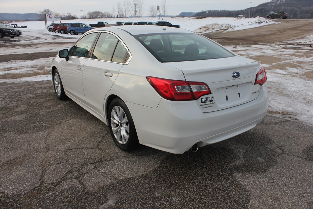 2015 Subaru Legacy Image 8
